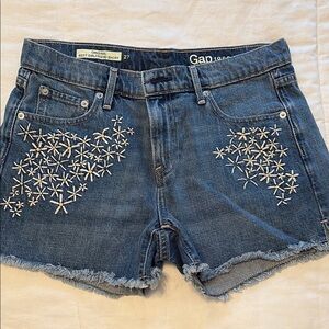 Gap women's embroidered denim shorts size 27